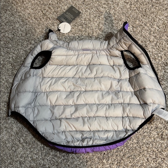 NWT Sydney & Co Reversible Puffer Vest Dog Jacket Medium - Picture 4 of 7